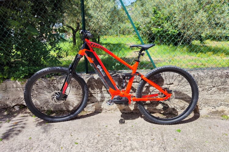 Illustrazione per l'articolo «Tripadvisor»: Esplorare Trevi e dintorni in E-Bike partendo dall’hotel.