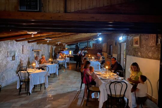 Foto della pagina Affitto E-Bike: Weekend romantico in Umbria: la cena davanti al camino acceso — galleria 61.