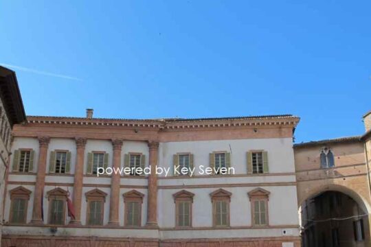 Illustrazione per l'articolo «Alla scoperta di Foligno»: La Giostra della Quintana a Foligno: l’atmosfera delle taverne.